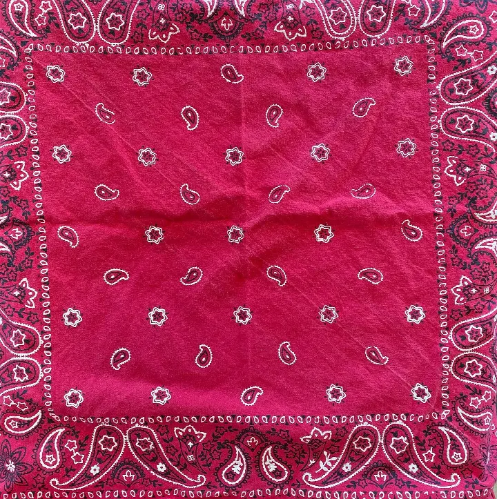Khăn tam giác đỏ